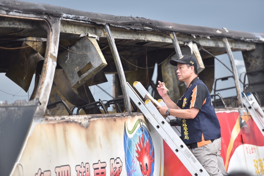 陸客團遊覽車發生火燒車意外，車上26人全數罹難。（攝影：李昆翰）