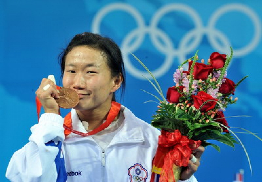 陳葦綾曾以抓舉84公斤、挺舉112公斤，共計196公斤獲得北京奧運女子舉重銅牌，如今因金牌選手藥檢未過，可望遞補銀牌。（翻攝自國立體育大學官網）