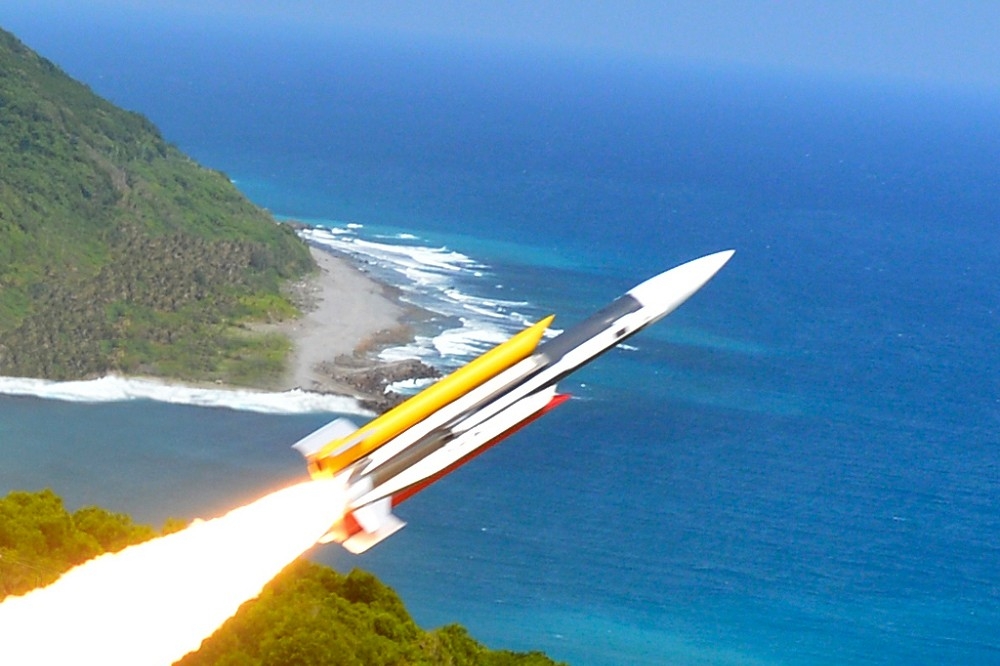 射程超過300公里的「增程型」雄三飛彈，最快將於2018年量產。圖為現役的雄三飛彈。（國防部提供）