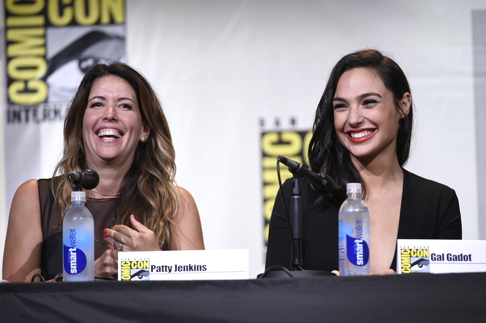 《神力女超人》（Wonder Woman）導演派蒂・珍金斯（Patty Jenkins）與演員蓋兒・賈多特（Gal Gadot）一同出席聖地牙哥動漫展（Comic Con）。（AP）