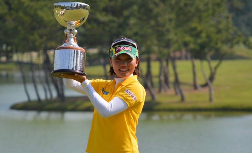 選手龔怡萍長年在美國女子職業高爾夫巡迴賽（LPGA）打拚，本季她打了16場比賽，3場搶進前10名，最好的成績是並列第2名。（翻攝自龔怡萍臉書）