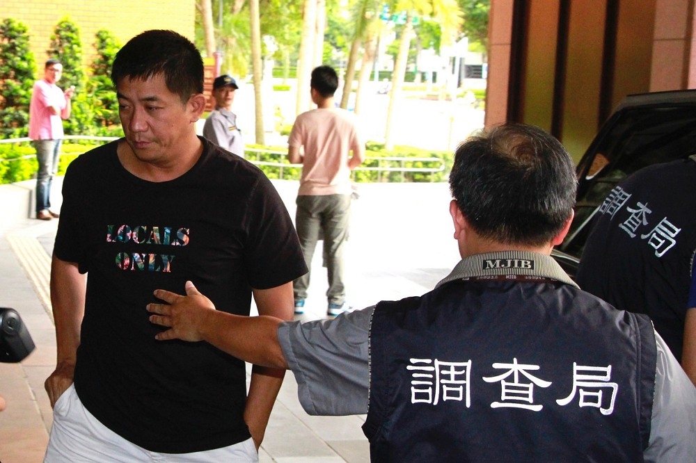 特偵組偵辦中信案，台北地檢署1日傳喚19名嫌疑人、相關人到案說明。（攝影：李隆揆）