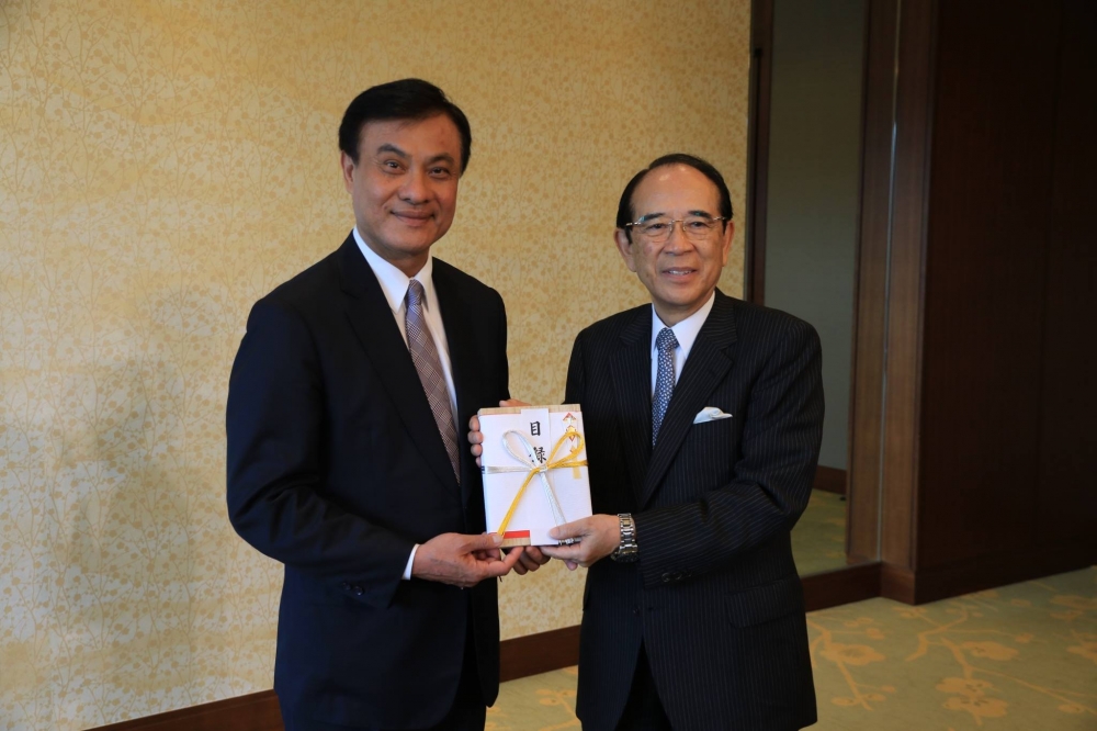 立法院長蘇嘉全率團訪問日本，並代表政府捐贈台灣民眾助熊本災後重建善款。（翻攝自蘇嘉全臉書）