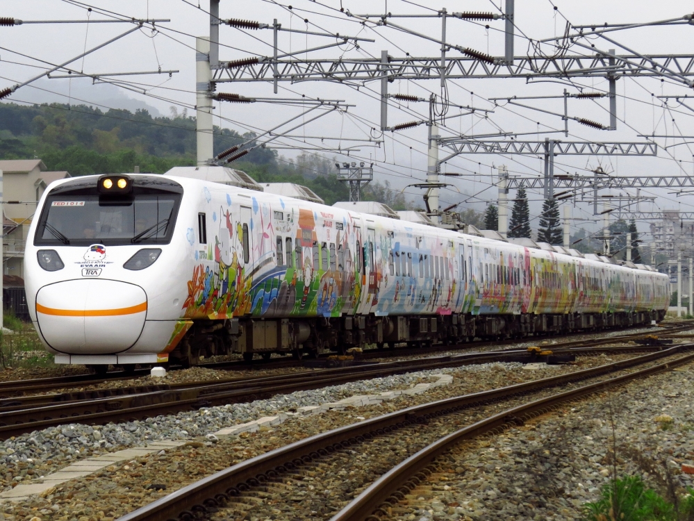 Hello Kitty彩繪列車將在父親節當天，開行「Hello Kitty上阿里山『森旅行』」活動（圖由交通部提供）