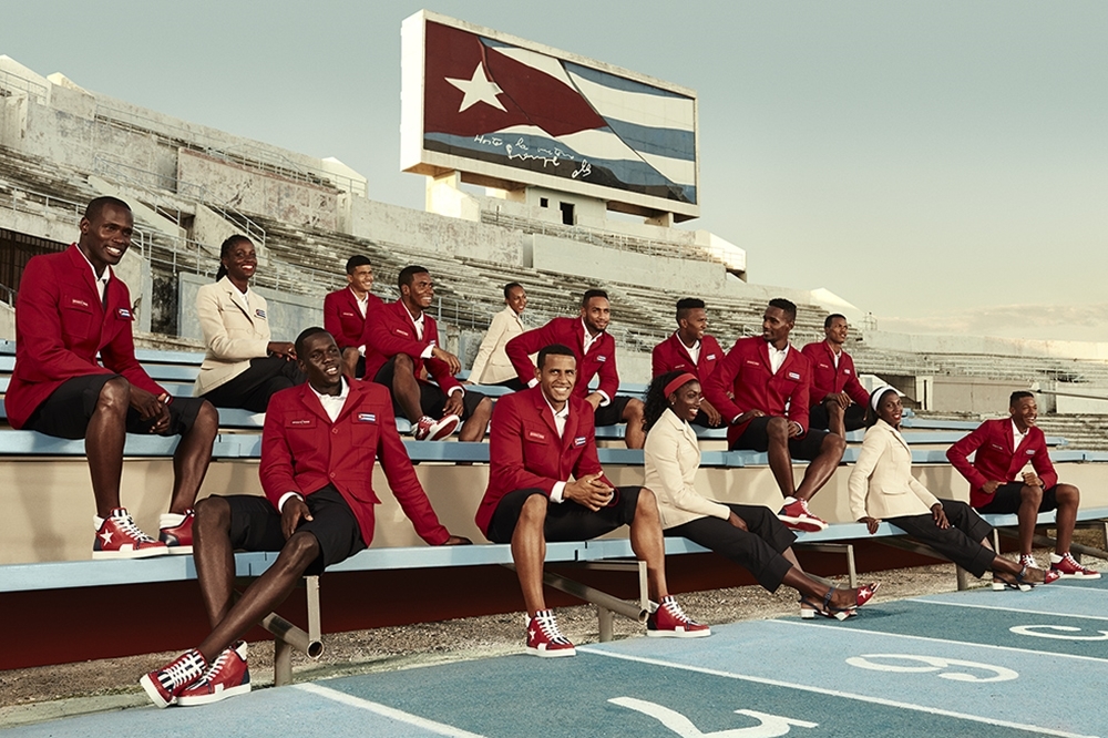 設計師Christian Louboutin為古巴設計的制服（翻攝自品牌官網）
