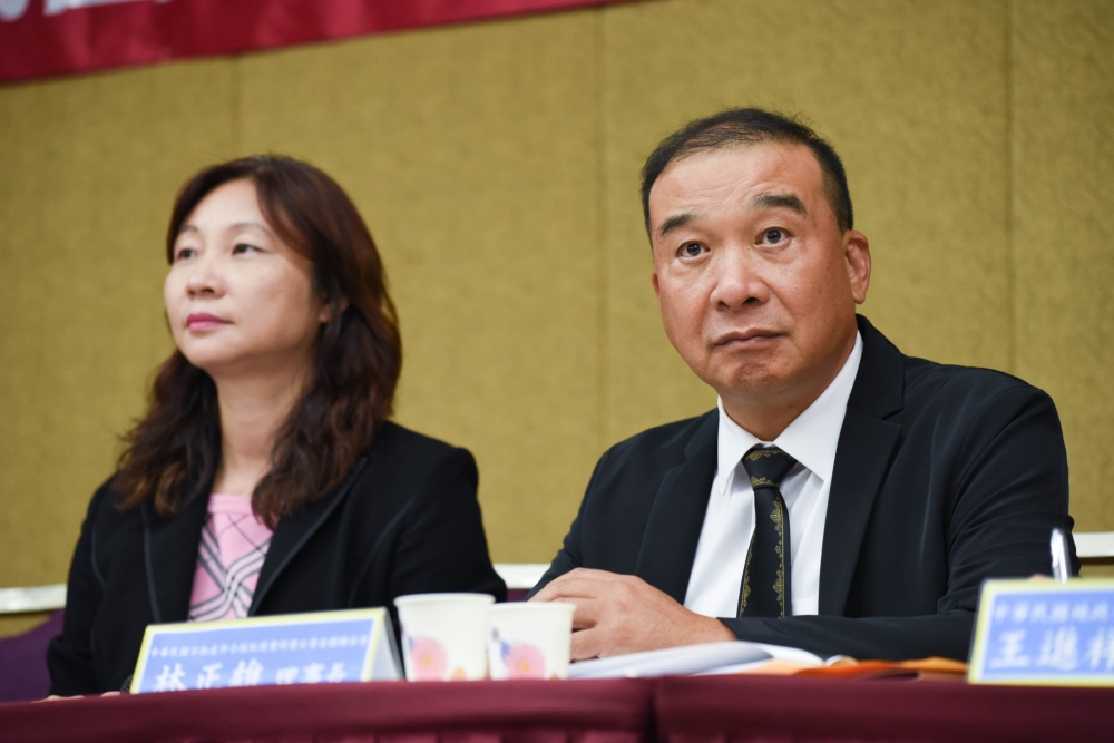 不動產仲介商公會理市長林正雄認為「台灣還在拔鵝毛的屠宰場裡」，應該全面通盤檢討房地稅制和經濟相關政策。（攝影：葉信菉）