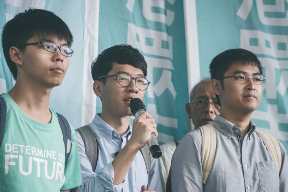 香港學運領袖因佔中而遭到起訴，15日判決結果出爐，黃之鋒、羅冠聰判處社會服務令，周永康則可緩刑。（翻攝自羅冠聰臉書）