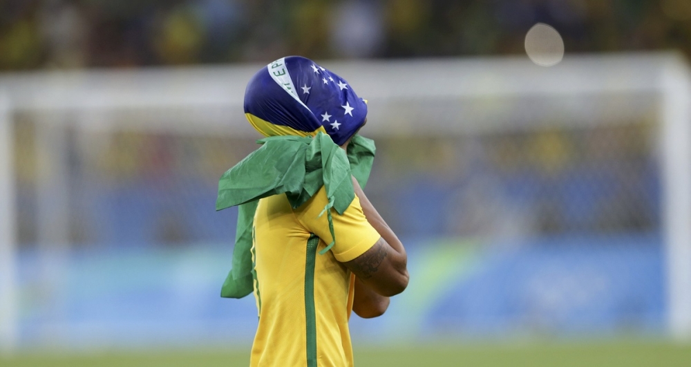 巴西足球員拉芬拿（Rafinha）慶祝勝戰。（湯森路透）