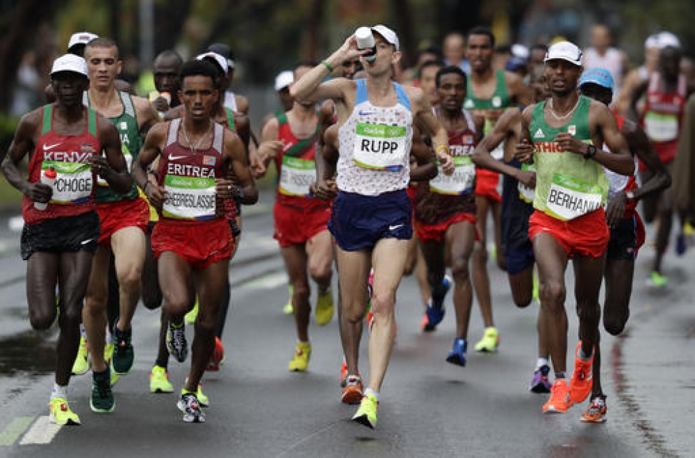 里約奧運男子馬拉松賽況。（美聯社）