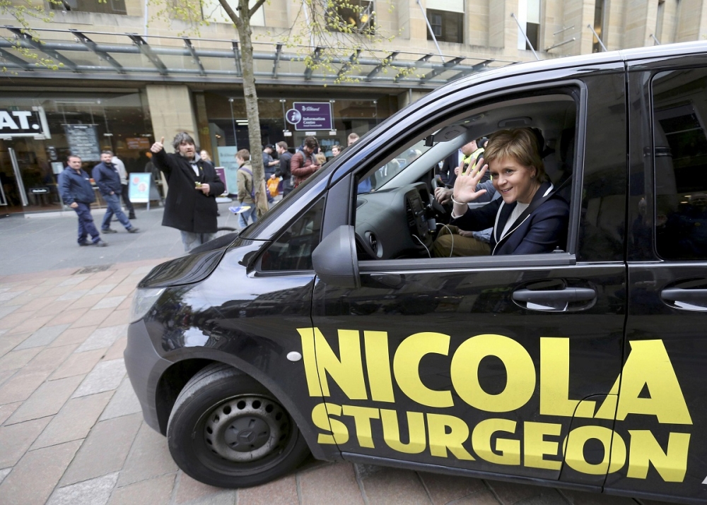 在5月議會選舉前進行宣傳的SNP黨魁史特金。（湯森路透）