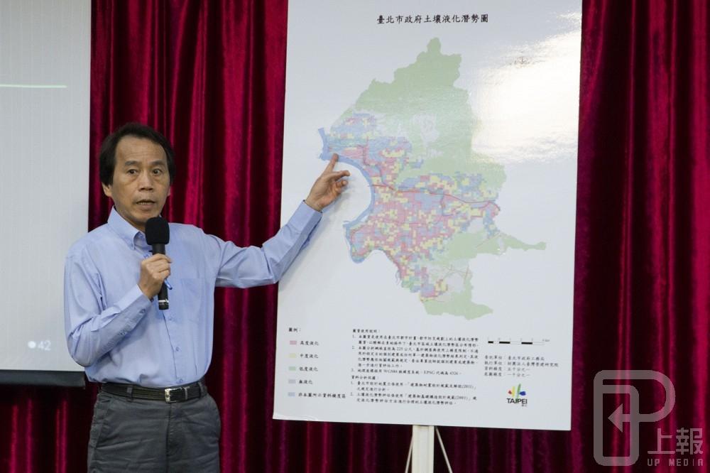 10日上午北市府舉行記者會，林欽榮副市長說明臺北市政府土壤液化潛勢圖的相關問題。（攝影：林育嫺）