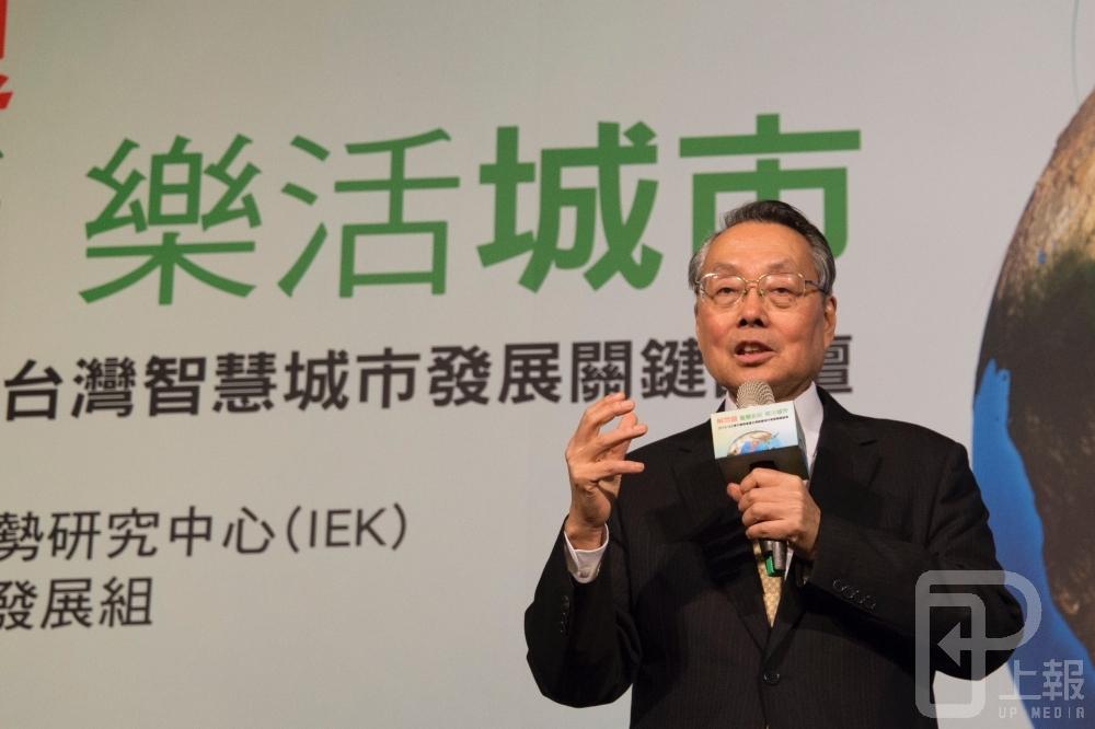 宏碁集團創辦人施振榮12日表示，台灣未來的新願景就要以成為世界的「創新矽島」為願景，打造台灣成為東方矽文明）的發揚地（攝影：林育嫺）