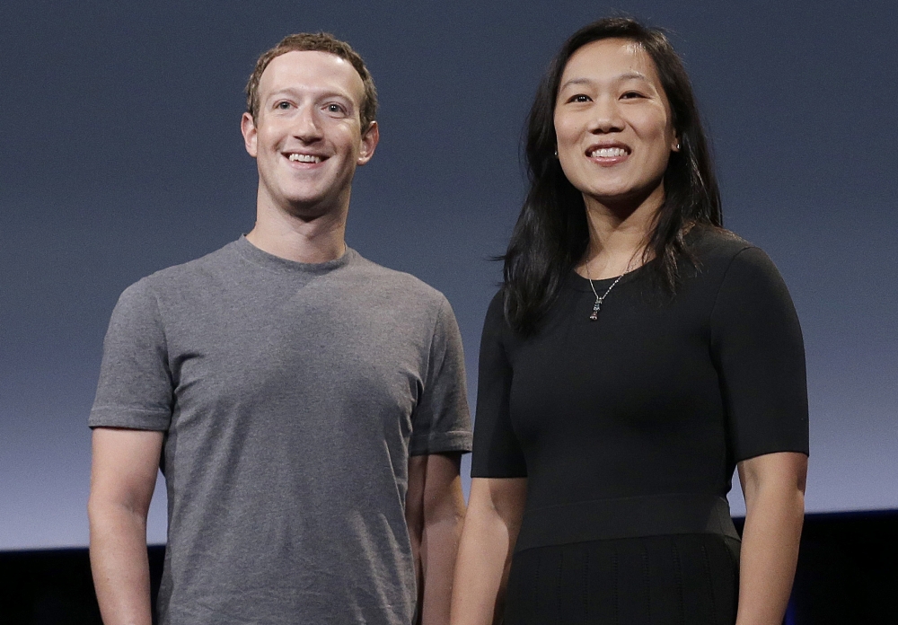 臉書創辦人馬克祖克柏及妻子普莉希拉‧陳，一同發表新的慈善計畫。（美聯社）