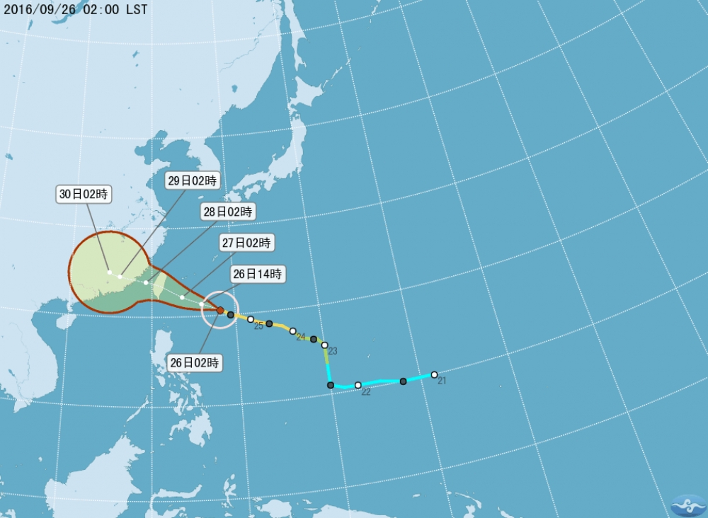 中央氣象局發布的颱風路徑，目前預計26日上午11時30分，發布陸上颱風警報。（翻攝自中央氣象局）
