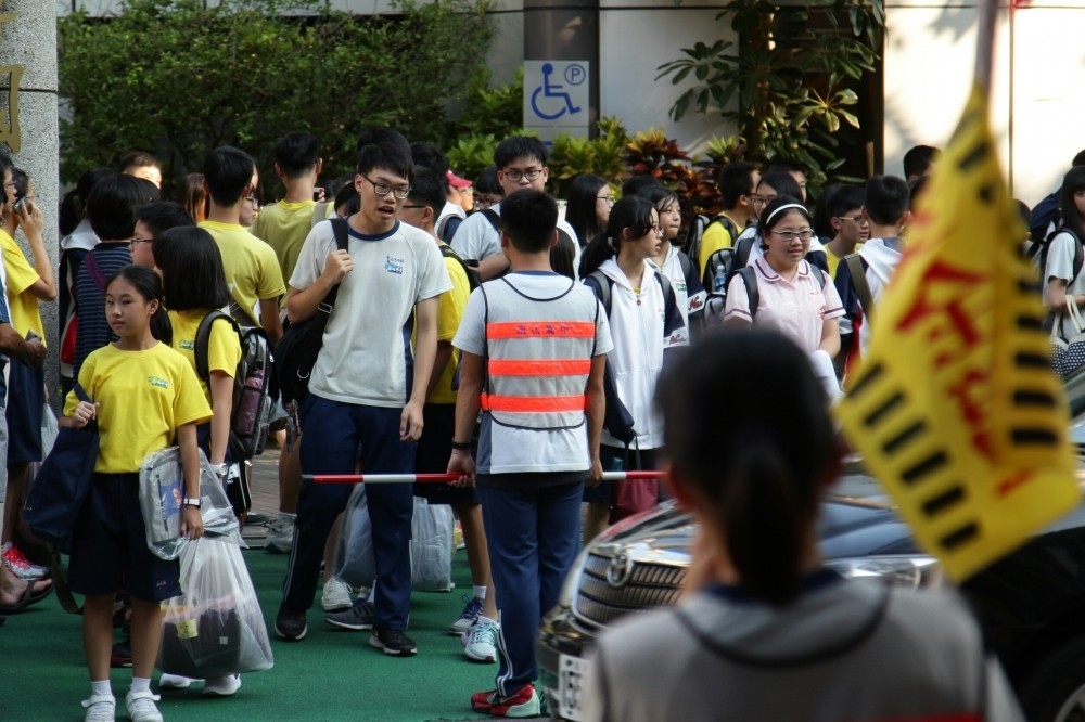 有民眾於國發會的「公共政策網路參與平台」，提出「目前台灣高中生普遍睡眠不足，高中生上學時間應延遲」一案，至今已逾6000人附議。（資料照片）