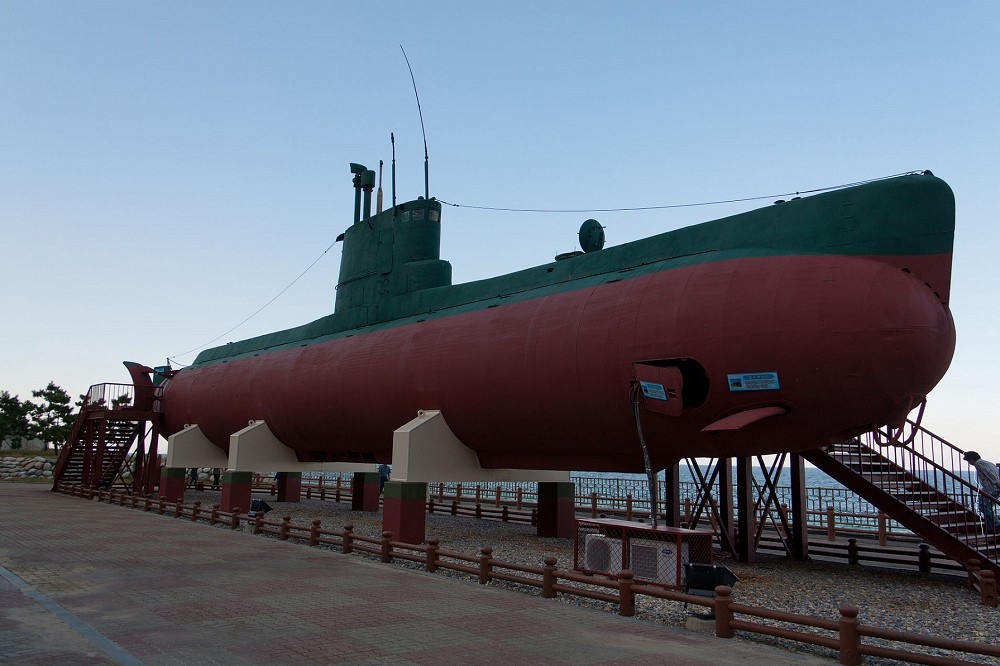 海軍規畫的「潛艦國造」，一直以千噸以上的潛艦為目標，但據了解，有國內廠商就取得北韓高層的授權，來台兜售鯊魚級（圖）等各式微型潛艇。（翻攝自維基百科）