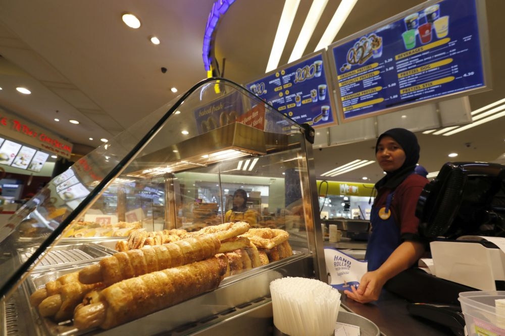 馬來西亞政府下令將熱狗的名稱改為「熱香腸」。（美聯社）