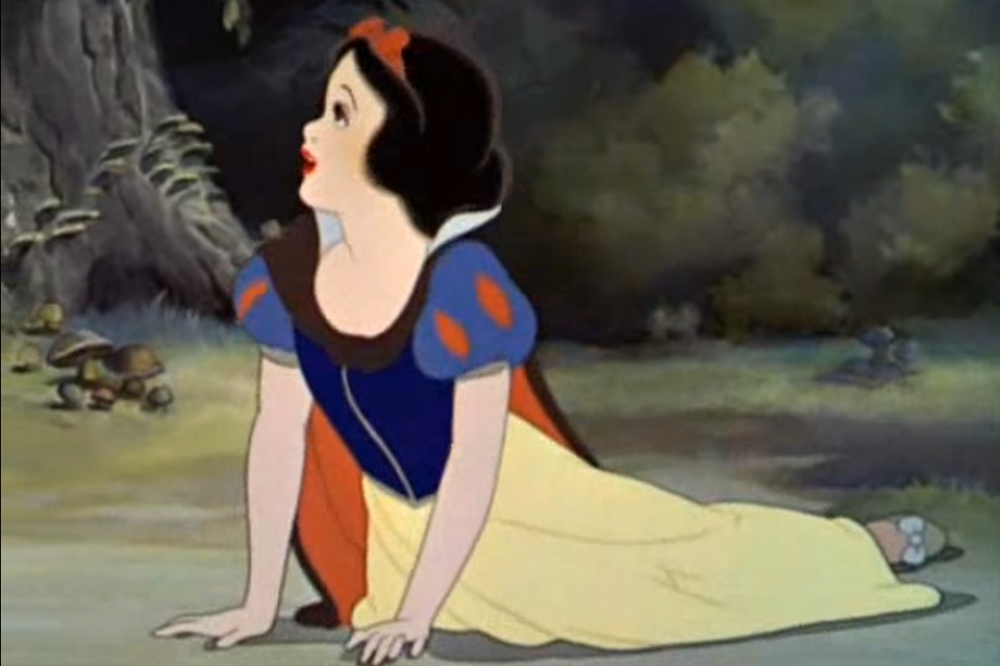 1937年版本《白雪公主》劇照。（翻攝自youtube）