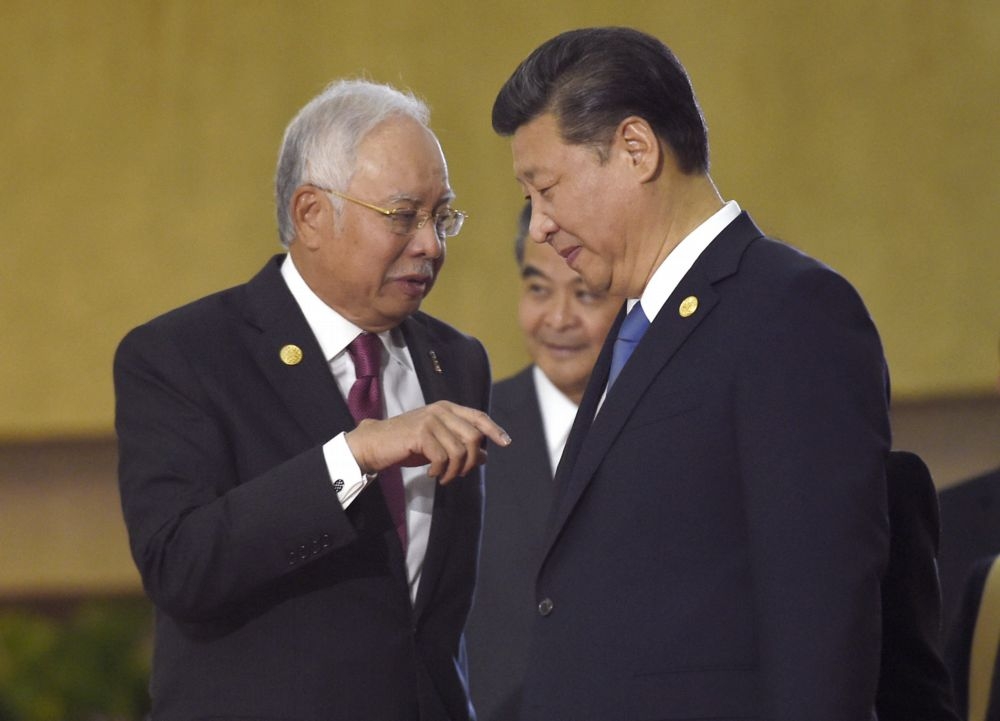 訪問中國的馬來西亞總理納吉布（左）與中國國家主席習近平。（湯森路透）