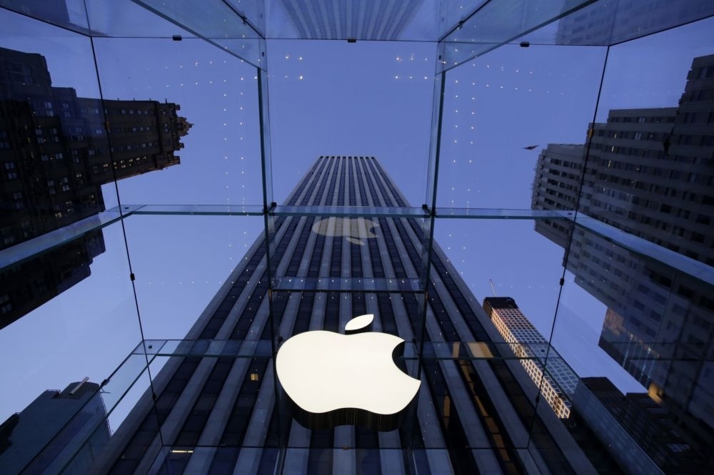 傳出蘋果公司，正在研發「可折疊iPhone」的技術，包括可彎曲OLED螢幕和具彈性的合金技術。（美聯社）