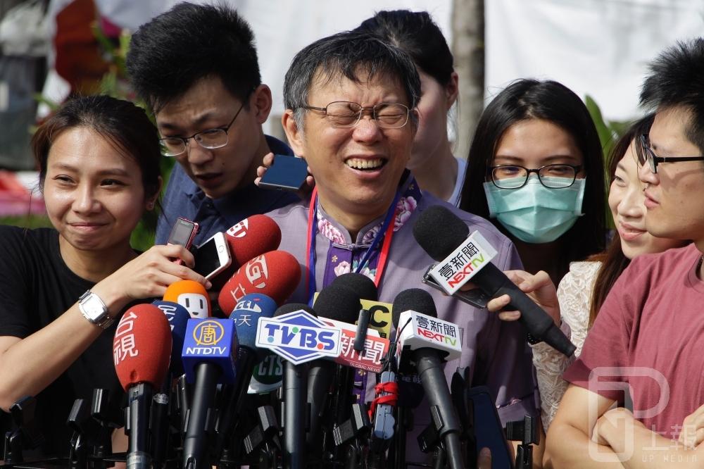 台北市長柯文哲表態將競選連任，面對外界質疑，他說，「打球才打到半場而已，大家緊張什麼。」（資料照片）