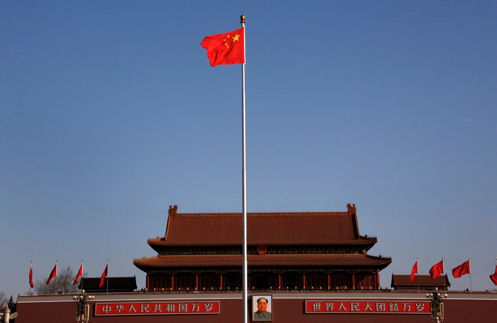 天安門廣場前的中國國旗。（湯森路透）