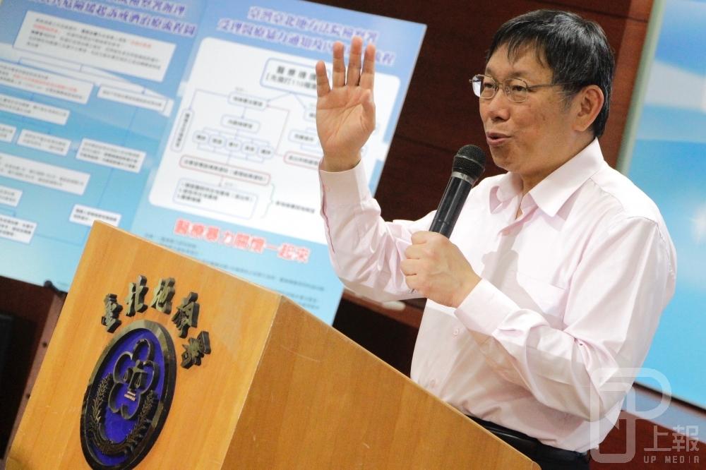 台北市長柯文哲自從宣布要拼連任後勤跑基層，日前更傳出他已備妥連任3把箭，要串連議員走動地方，累積人氣。（攝影：李隆揆）