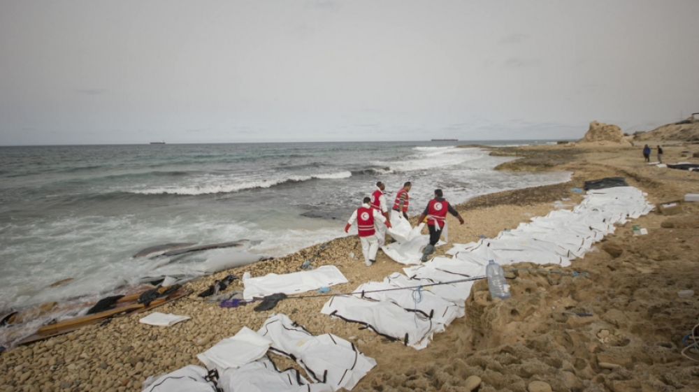 利比亞海岸21日早上驚現74具遺體被沖上岸。（翻攝自推特IFRC MENA ‏@IFRC_MENA）