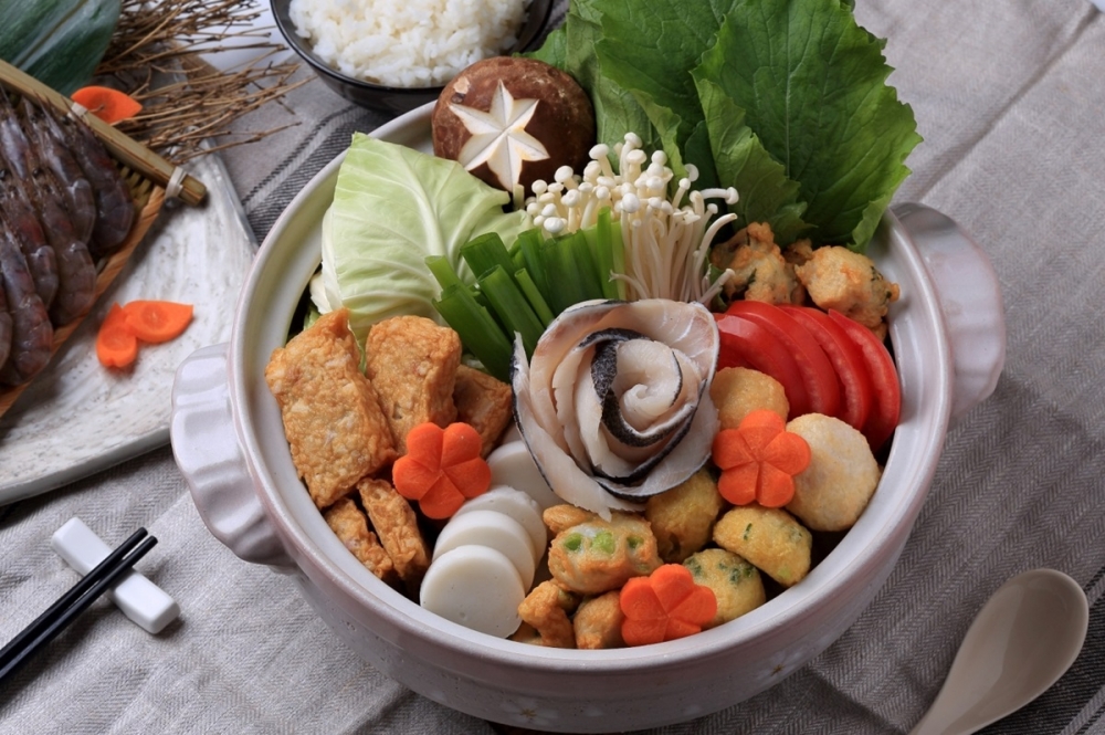 滑嫩肥美的高檔海鱺魚片鍋，加入無添加「安心鍋物-火鍋料」與有機時蔬，就是健康營養又滿足的小家庭圍爐晚餐 （圖片來源：安永鮮物 ）