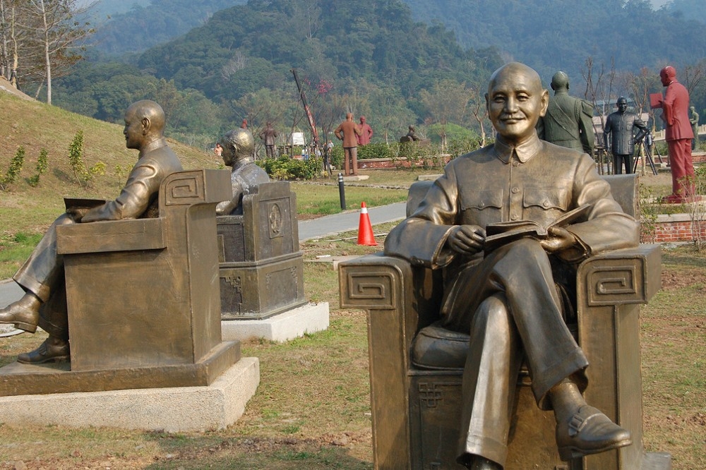 「塑建總統蔣公銅像注意事項」走過42個年頭後，7日正式走入歷史。（翻攝自flickr@Forgemind ArchiMedia）