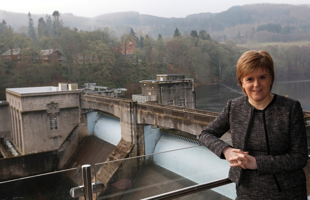 蘇格蘭首席部長史特金於新開幕的皮特洛赫里水壩旅客中心。（湯森路透）