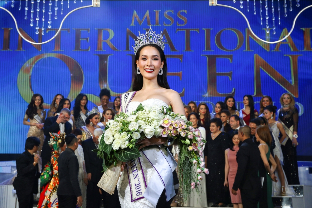 來自泰國的吉拉塔亞從25個國家的佳麗中奪得后冠，榮登2016年「國際皇后小姐」。（湯森路透）