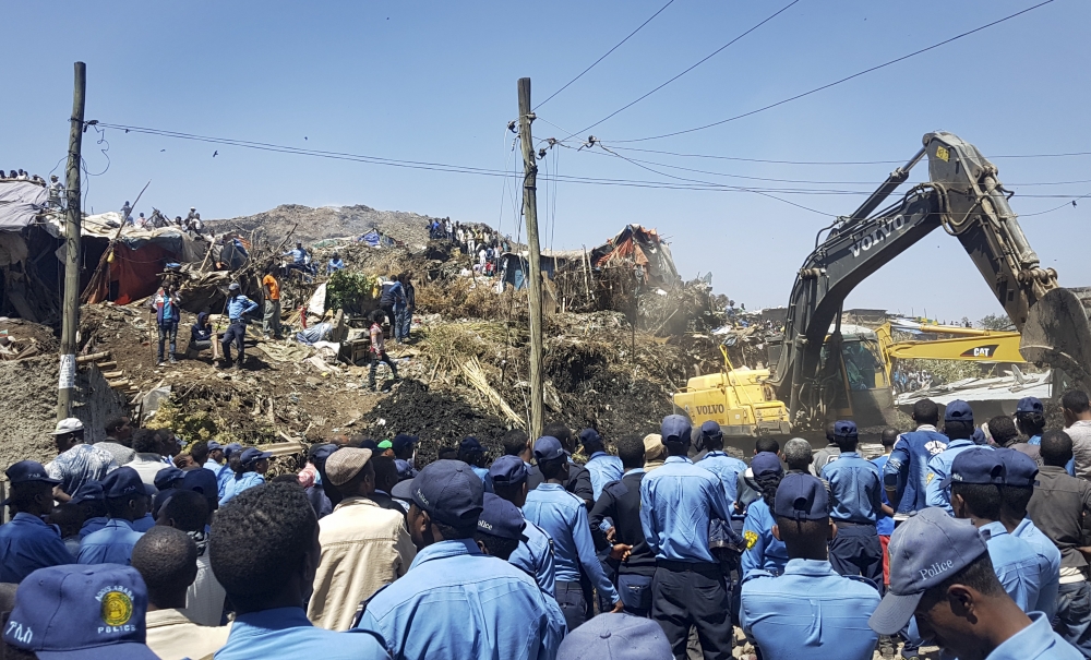 衣索比亞首都附近一處垃圾山11日崩塌，造成多人傷亡。（美聯社）