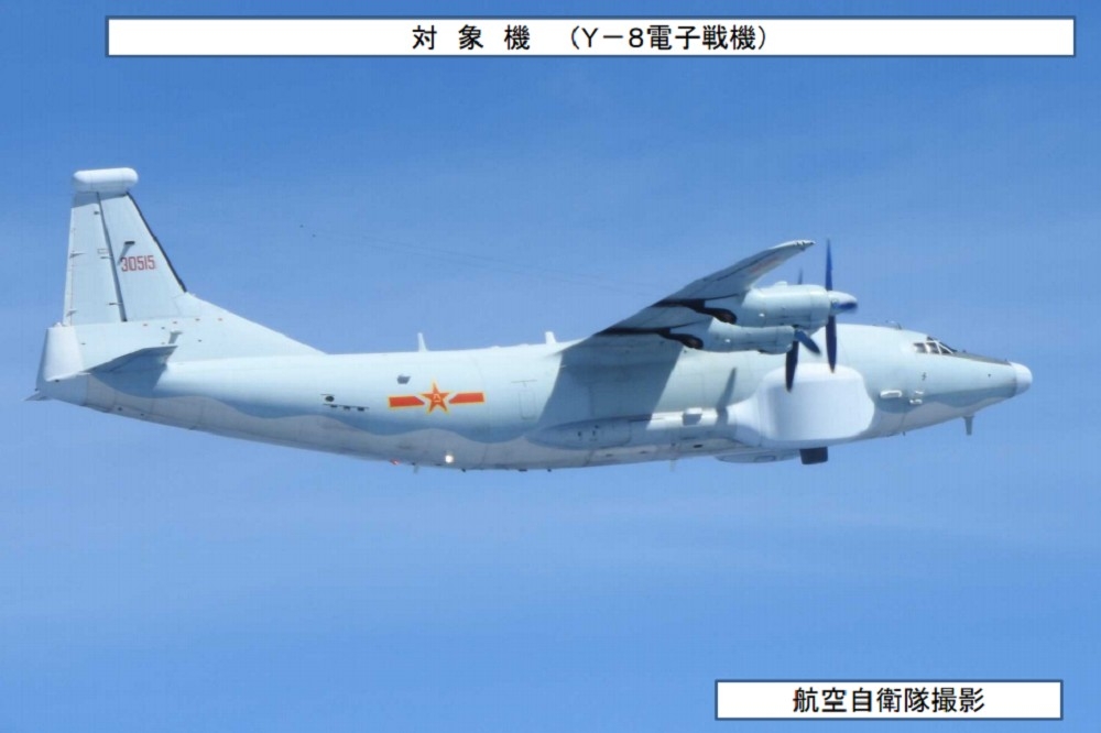 中國空軍一架運8（Y－8）電子戰機，從巴士海峽經西太平洋北上，自台灣東部由南而北繞行台灣。（翻攝自防衛省・統合幕僚監部ホームページ官網）