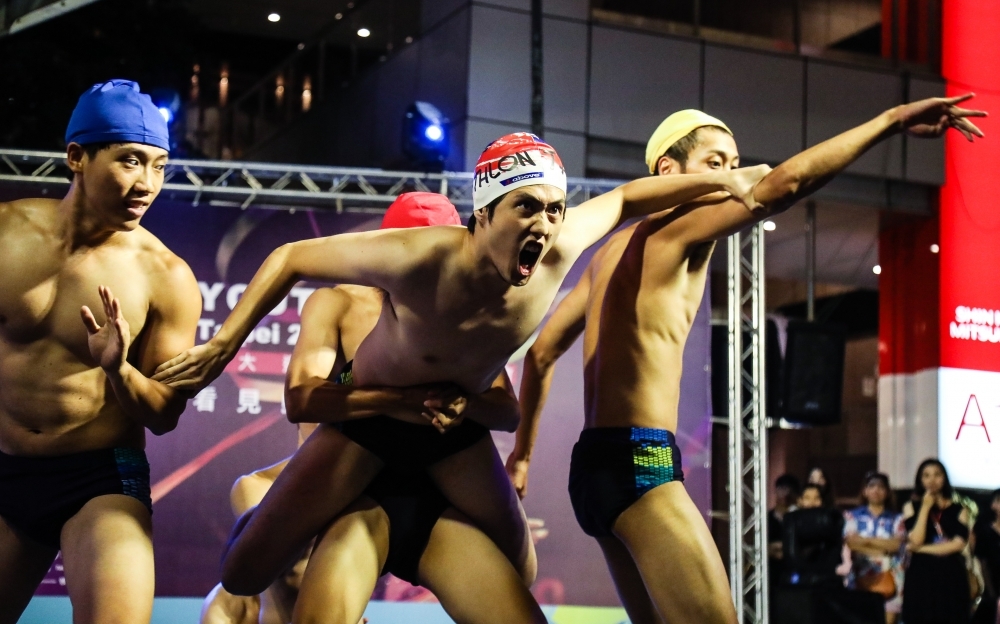 台北市文化局為世大運暖身，11日晚間在信義商圈舉辦世大運體育表演會。（攝影：李昆翰）
