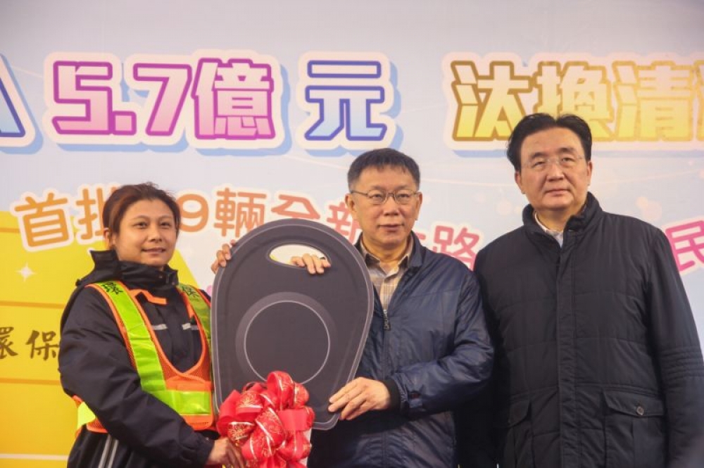 台北市長柯文哲24日出席環保車汰換記者會。（攝影：張凱婷）