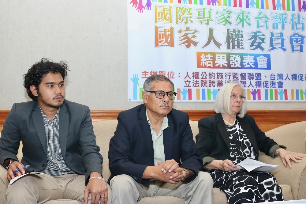 （左至右）ANNI計畫協調人喬安達、尼泊爾國家人權委員會前委員派圭爾、ICC前主席努南。（攝影：李隆揆）