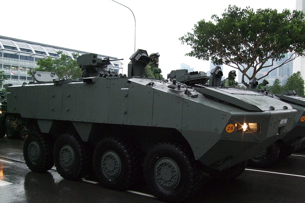新加坡在台訓練的「星光部隊」新加坡製av-81裝甲車，在我國完成訓練，委託我國籍貨輪運返新加坡途中，不料在香港葵涌貨櫃碼頭遭海關以走私為由扣押。（翻攝自維基百科、Limkopi ）