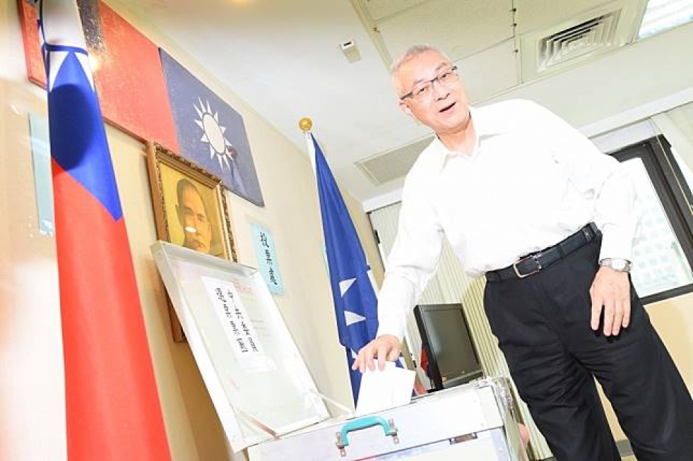 國民黨中央委員選舉9日登場，吳敦義9日上午前往投票。（攝影：李昆翰）