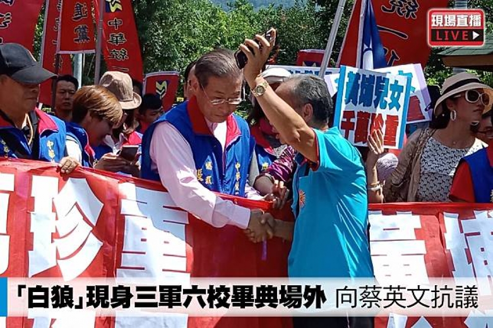 中華統一促進黨總裁「白狼」張安樂也到抗議現場。（攝影：林欣慧）