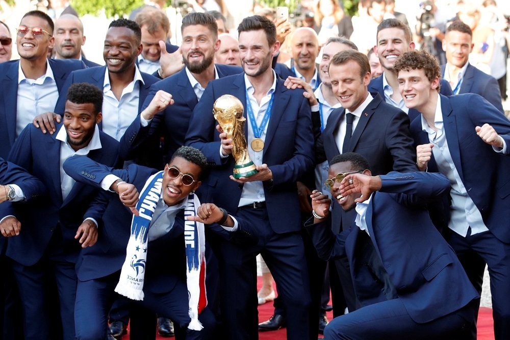 法國隊是2018世界盃冠軍隊，回國時獲總統馬卡洪接見。（湯森路透）