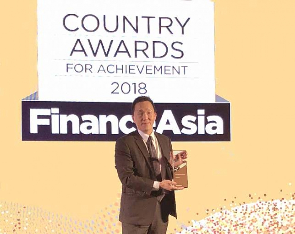 凱基證券獲頒「最佳債券承銷商」獎，由債券部副總經理楊宗威代表領獎。（圖片來源：凱基證劵）