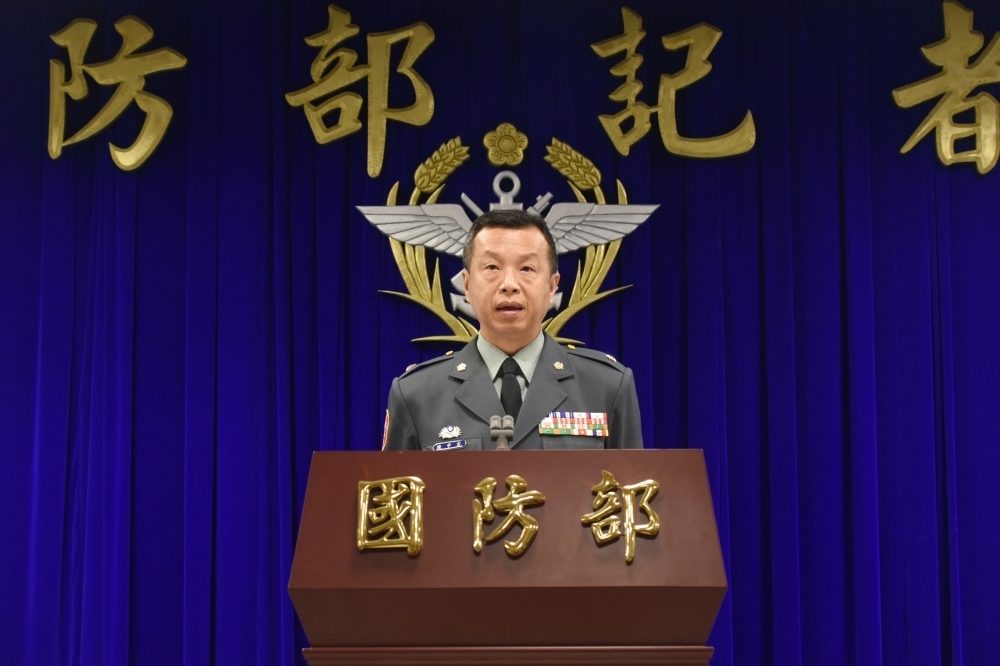 國防部發言人陳中吉表示，國軍對於台灣周遭的海空情狀況，都有全程掌握。圖為國防部發言人陳中吉。(攝影：葉信菉)
