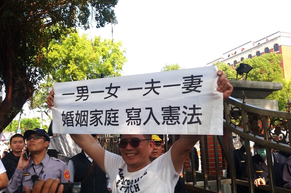 反同團體正在具體實踐如何透過社會滲透與政治結盟壓制台灣社會的婚姻平權運動。（圖片取自下一代幸福聯盟臉書）