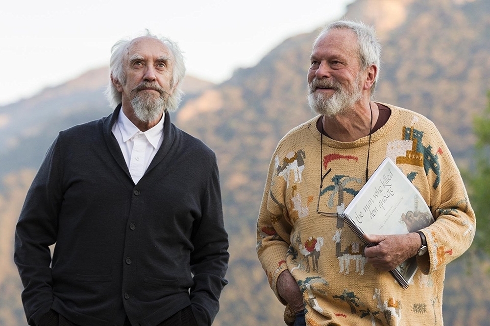 《殺了唐吉訶德的男人》男主角強那森布萊斯（左）與導演泰瑞吉連在拍攝現場（圖片取自IMDb）