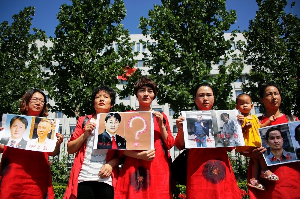 「709」大抓捕受拘捕律師的家屬7日於北京最高人民檢察院外示威。（湯森路透）