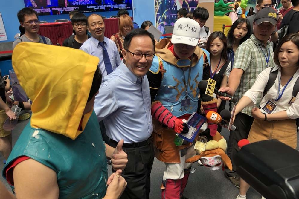 國民黨台北市長參選人丁守中上午出席2018第19屆漫畫博覽會活動。（丁守中競選辦公室提供）