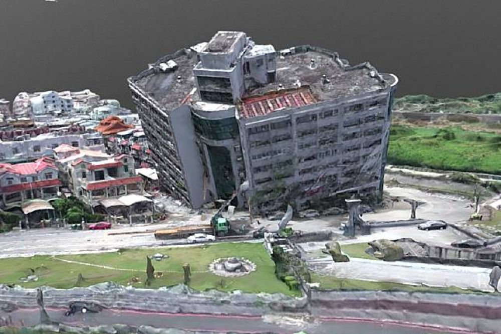 花蓮縣6日深夜發生規模6.0強震，一名網友7日下午公開自製本次災情最慘重的雲門翠堤大樓3D模型，以更詳實的記錄現場狀況。（取自Sketchfab）