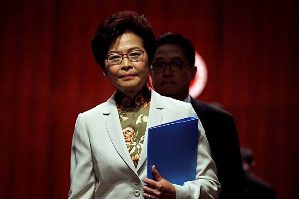 香港行政長官林鄭月娥面對議員有關政府是否有意貶低粵語質詢時，指「這一刻沒有貶低」，惟世事無常。（湯森路透）