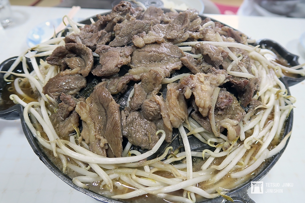 讓日本人從不敢吃羊肉，到讓大家愛吃羊肉的「成吉思汗」烤肉，是發源自北海道的原創料理。（攝影：陳威臣）